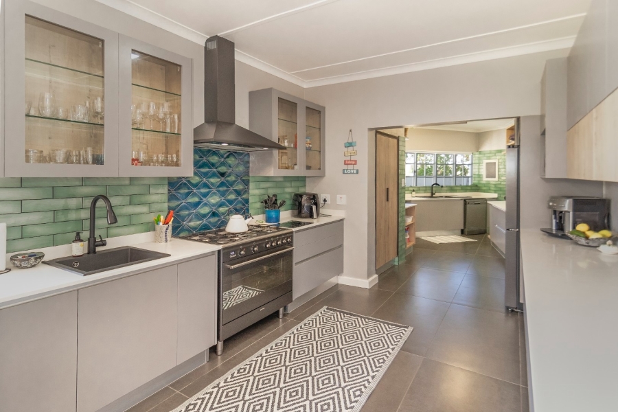 4 Bedroom Property for Sale in Leisure Isle Western Cape